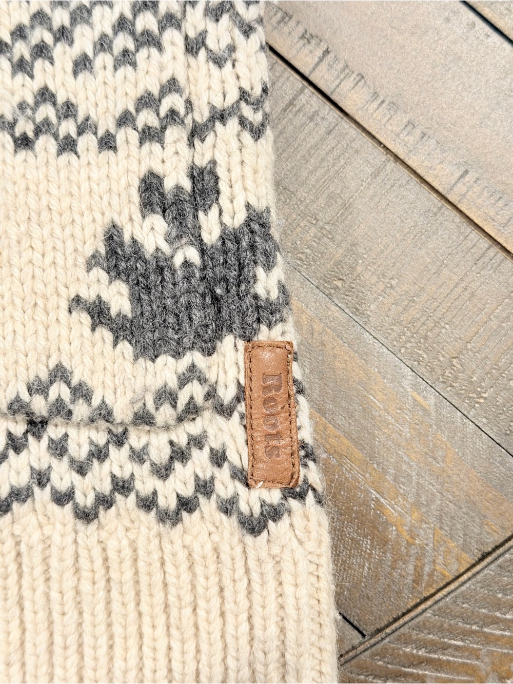 Roots Canada Fair Isle Maple Leaf Zip Cardigan Sweater – Women’s Small - Picture 2 of 5